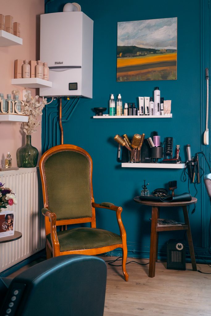 Salon de coiffure privatif Douceur Capillaire à Compiègne : l'espace vestiaire.