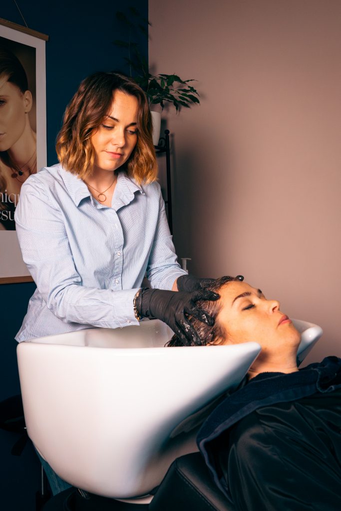 Anne-Sophie fondatrice et coiffeuse de Douceur Capillaire