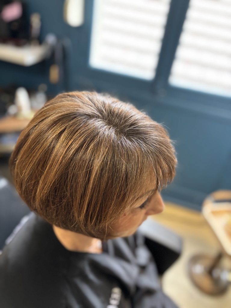Eclaircissement fait chez douceur capillaire pour embellir l'apparition des cheveux blanc.